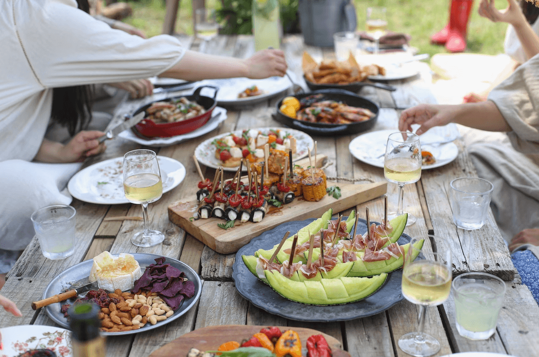 6 Tips for Hosting Outdoor Parties
