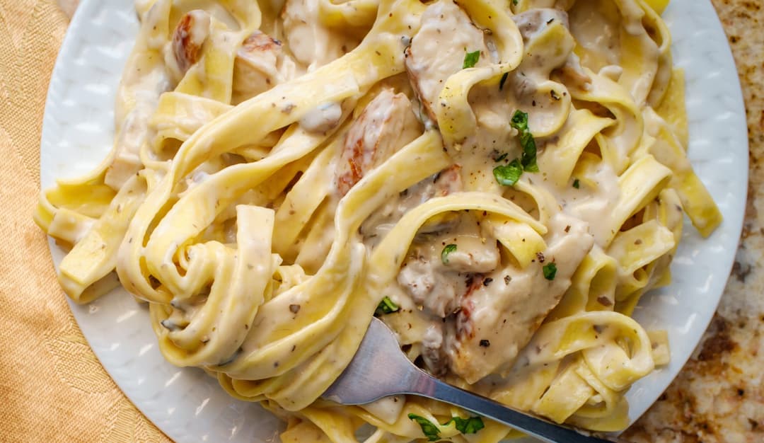 Simple Ingredients, Big Flavors: Chicken Alfredo Done Right