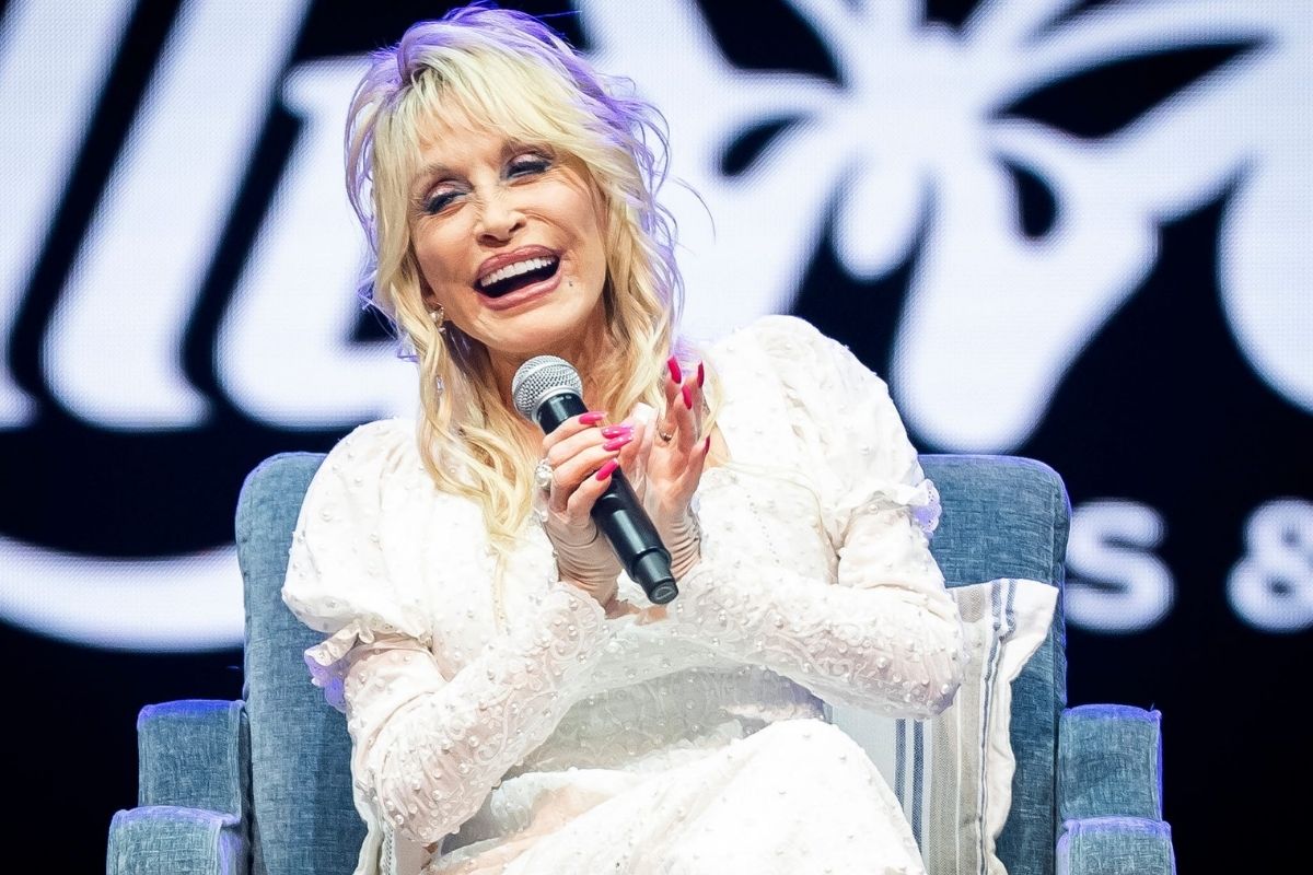 Dolly Parton Gets Children’s Hospital Named After Her in Tennessee