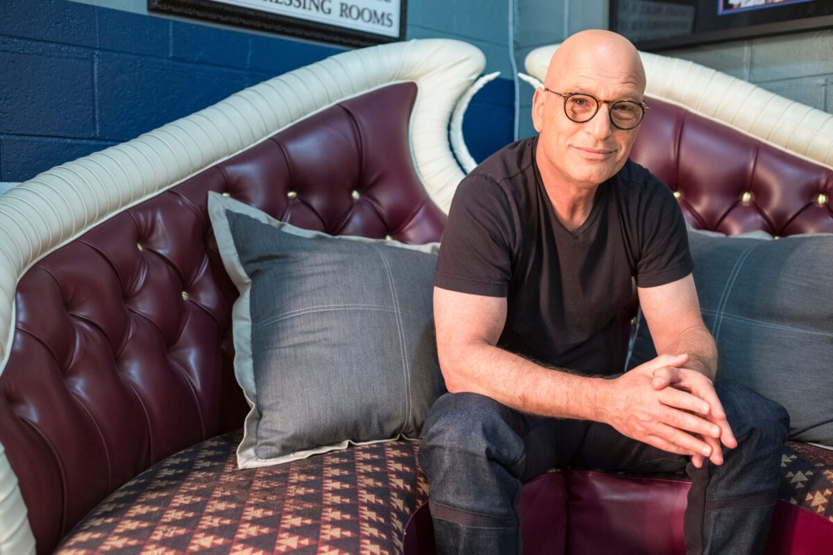 Howie Mandel Apologizes to Kelly Ripa After Tense On-Air Moment