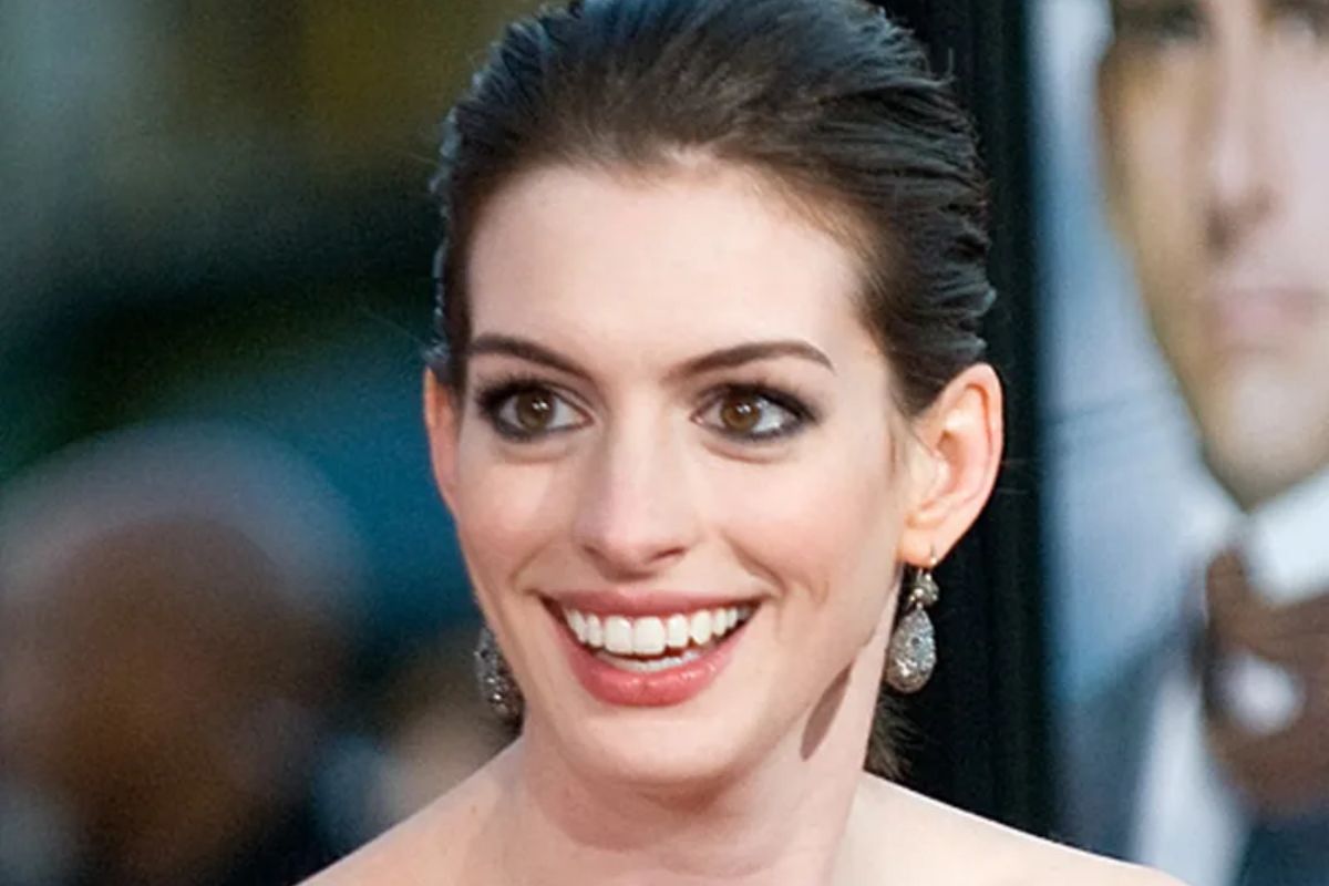 Anne Hathaway Speaks Up About “Distracting” Facelift Rumors