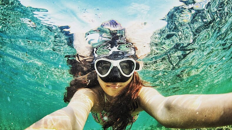 10 Must-Have Gadgets for Summer Vacation